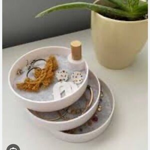 The 2Bandits White 3 Tiered Catch All Tray